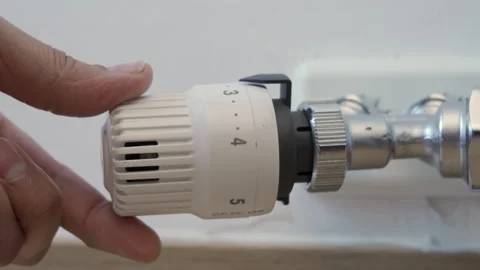 Adjusted to a lower setting to reduce heat and save money Vidéo 283541799