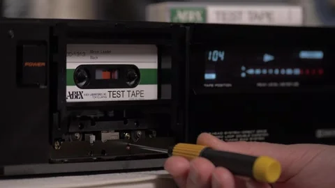 Adjusting azimuth on cassette deck. 스톡 동영상 268549213