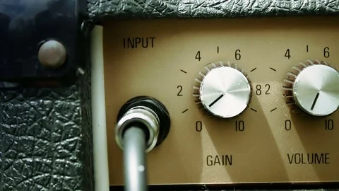 Adjusting a guitar amp for a performance Vídeo Stock 72221810