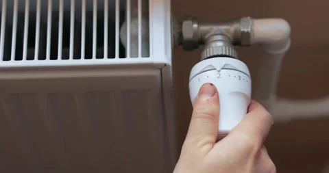 Adjusting the heating radiator 库存影片 301544918
