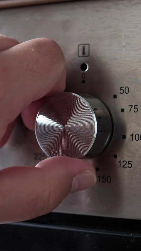 Adjusting Oven Controls For Cooking Temperature. Vertical. 스톡 동영상 290768399