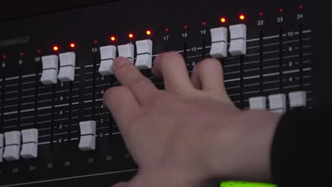 Adjusting sliders on a sound mixer Vídeo Stock 333543123