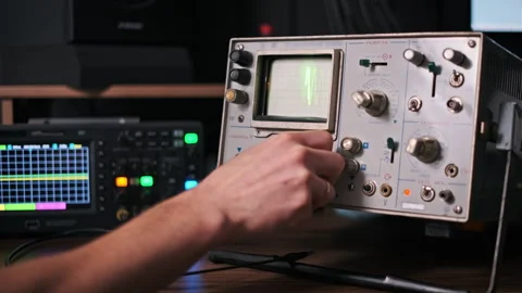 Adjusting Vintage Oscilloscope Knobs 스톡 동영상 276095482