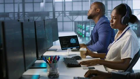 Admin in data center drinking coffee and implementing AI systems Foto stock
