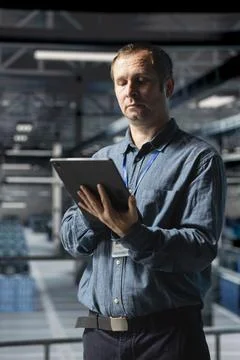 Admin on data center industrial platform ensuring error free operations Foto stock