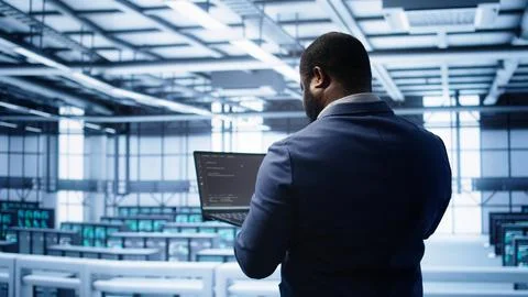 Admin in data center running error checking utilities on tablet to fix hardware Foto stock