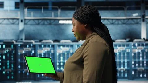 Admin in data center using green screen tablet to deploy new server architecture 스톡 사진