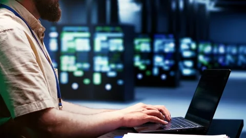 Admin doing server mainframes audit Vídeo Stock 246239819