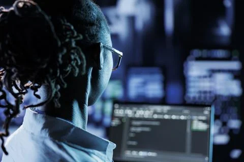 Admin runs code on laptop in data center Foto stock