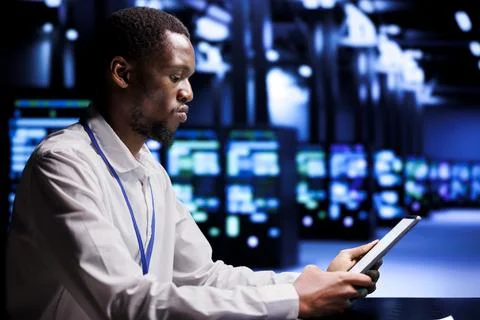 Admin solving server performance issues Stockfoto's