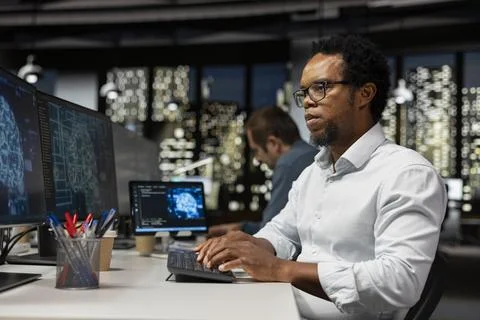 Admin in tech company office automating repetitive tasks using AI Foto stock
