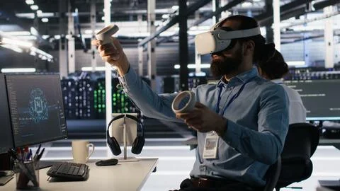 Admin using VR headset in data center to update server tech Foto stock