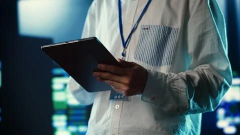 Admin walks through server units Foto stock