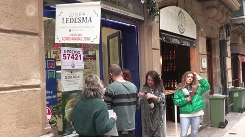 An administration in centre of Bilbao distributes 5.4 million of a prize, Bilbao Vídeo Stock 259405048