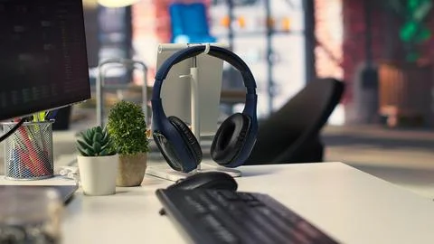 Administrative workspace in an empty IT agency with visual coding Foto stock