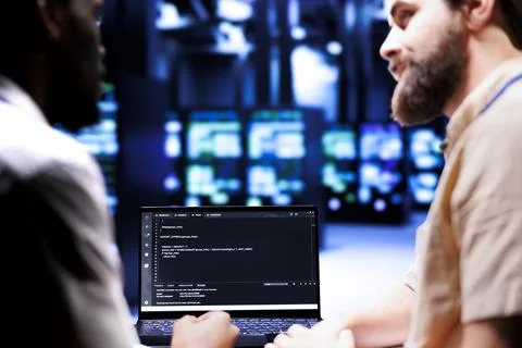 Admins writing server clusters code 库存照片