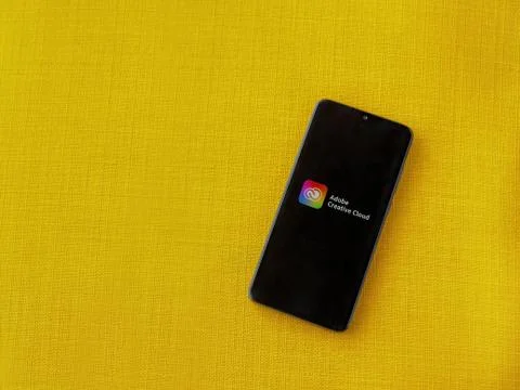 Adobe Creative Cloud app play store page on the display of a black mobile sma Foto stock