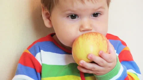 Adorable child with apples 스톡 동영상 26781469