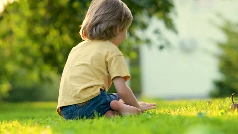 Adorable little boy having fun outdoors in a backyard on sunny summer day. Stockbeeldmateriaal 278835304