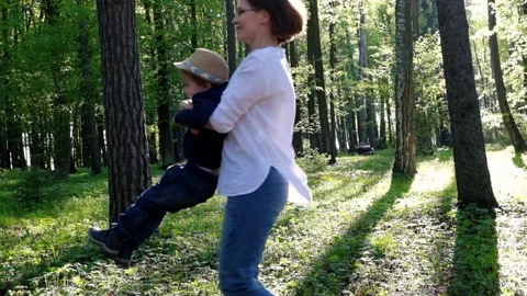 Adorable little boy, spinning in circle with his mother in the park 動画素材 89657261