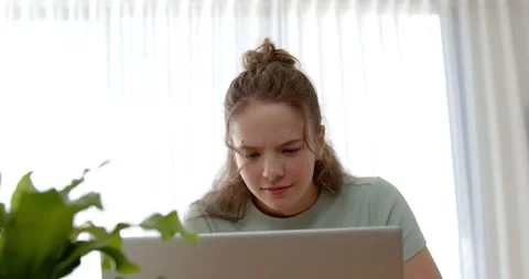 Adult female seeing confusing message on laptop, furrowing brow and leaning Stock Footage 335165558