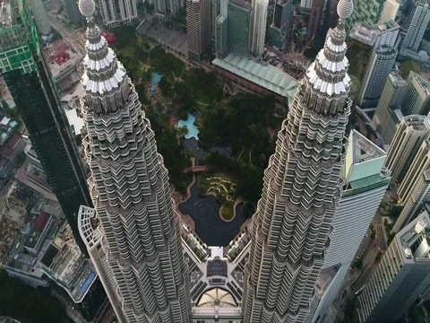 Advance engineering knowledge was applied on iconic skyscraper. Видео 80738462