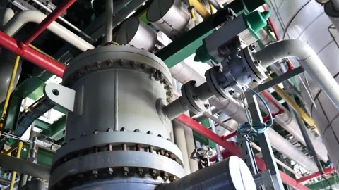 Advanced engineering structures in a modern petrochemical plant featuring optimi Vidéo 335966756