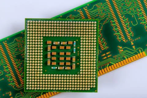 Advanced microprocessor with intricate design soldered connections on circuit Stockfoto's