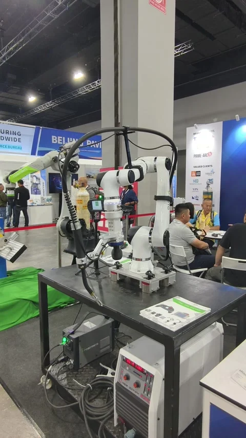 Advanced robotic welding system Stockbeeldmateriaal 336838803