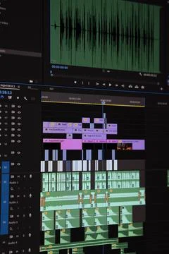 Advanced video editing process showcasing timelines, audio tracks, and visu.. Foto stock