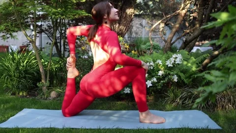 Advanced yoga stretch for mobility Vidéo 336780638