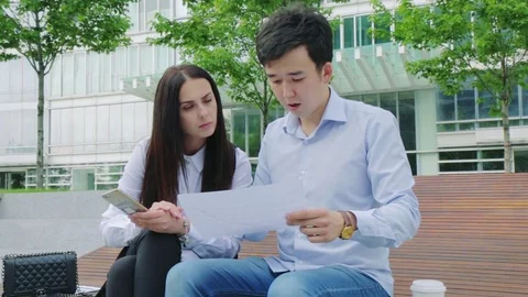 Advantages of modern technology in the project discussion Video stock 76696936