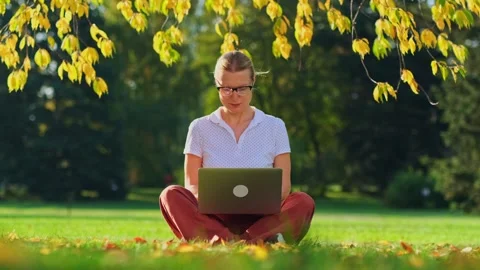 Advantages the wireless side of life. Stockbeeldmateriaal 251720367