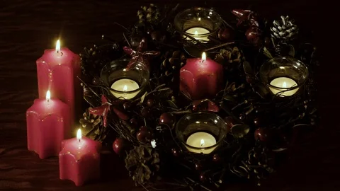 Advent wreath with burning candles Stockbeeldmateriaal 99086062