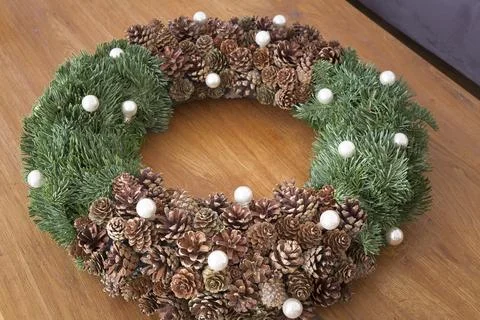 Advent wreath on an oak table Foto stock