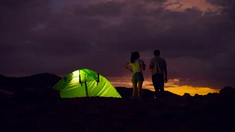 Adventurous couple are setting up campfires and enjoying the beauty of nature. Stock Footage 156602500