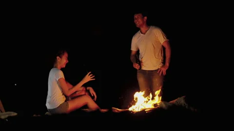 Adventurous couple are setting up campfires and enjoying the beauty of nature Stock-Footage 163653575