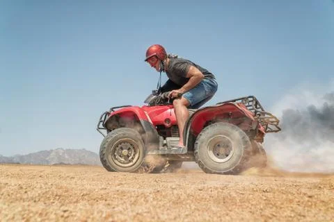 Adventurous man on road trip through the Desert in Egypt Stock-Fotos