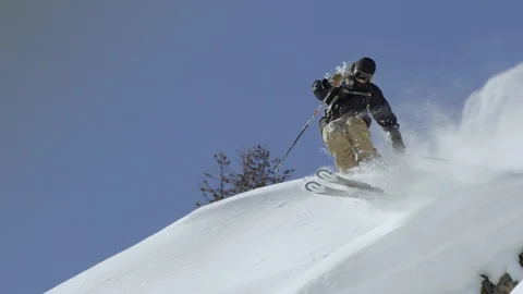 Adventurous skier doing vertical spin while skiing downhill Video stock 116739801