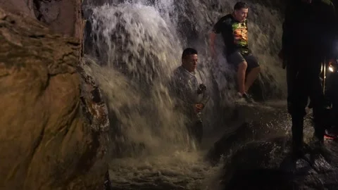 Adventurous tourists bathing under an underground waterfall Vídeos de archivo 334934690