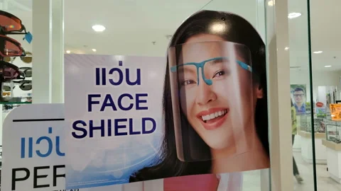 Advertisement of Face Shield at Optician Store To Protect Against Coronavirus 库存影片 133219880