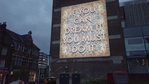 Advice that Greets The Visitor to Luton,UK Vidéo 156145216