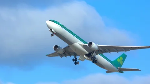 Aer Lingus Airbus A330 Taking Off from San Francisco SFO Stock Footage 125954787