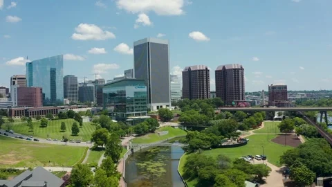 Aerail pulling back from Richmond Virginia Skyline over the water 動画素材 160916113
