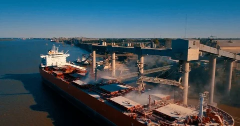 AEREAL: A ship loads cereals in a river port Vídeos de archivo 129741383
