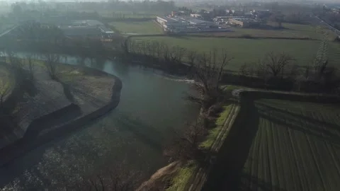 Aereal view panning down over a small river in the flat land Vídeos de archivo 147157355