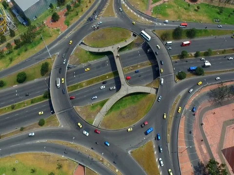 Aereo roundpoint tiltdown City Video stock 75167896