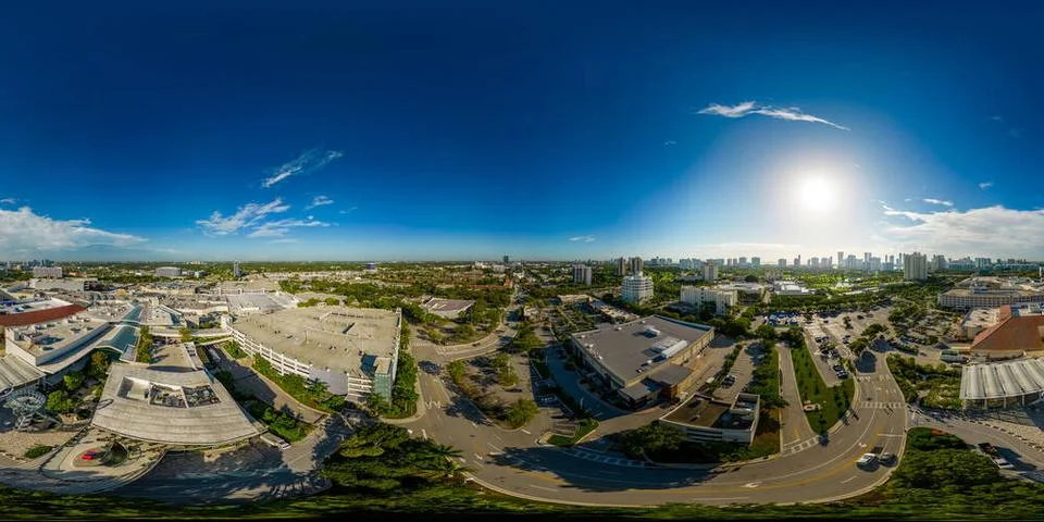 Aerial 360 equirectangular spherical vr photo Aventura Mall slid Aventura,... Stockfoto's