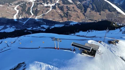 Aerial 4K 60fps - Static View of Westgipfelbahn Summit Station - Saalbach Vídeos de archivo 330663161