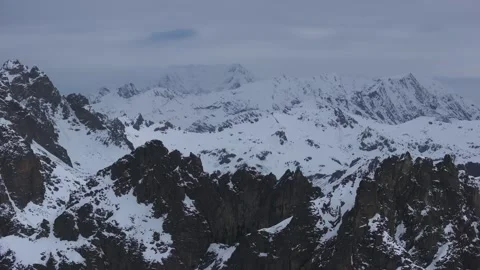 Aerial 4K Drone Time-lapse of Majestic Snow Mountain Peaks and Epic Clouds 库存影片 336857454